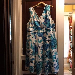 Stunning floral dress is perfect for spring sz 24